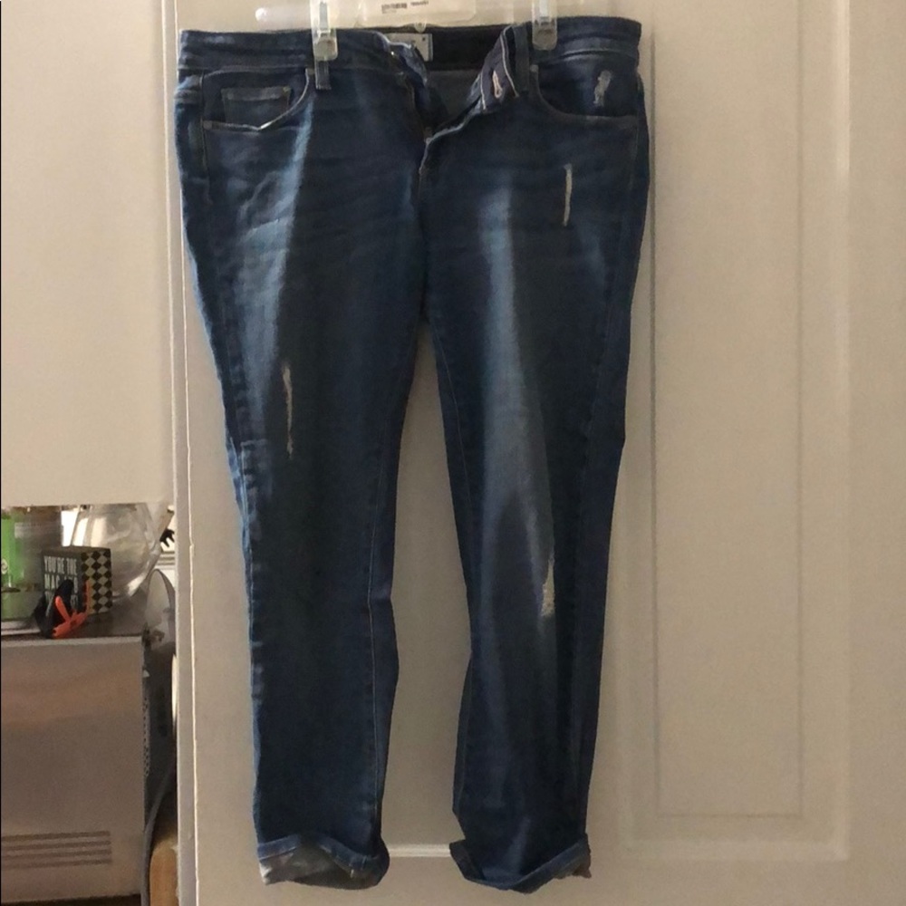 Blue cropped jeans